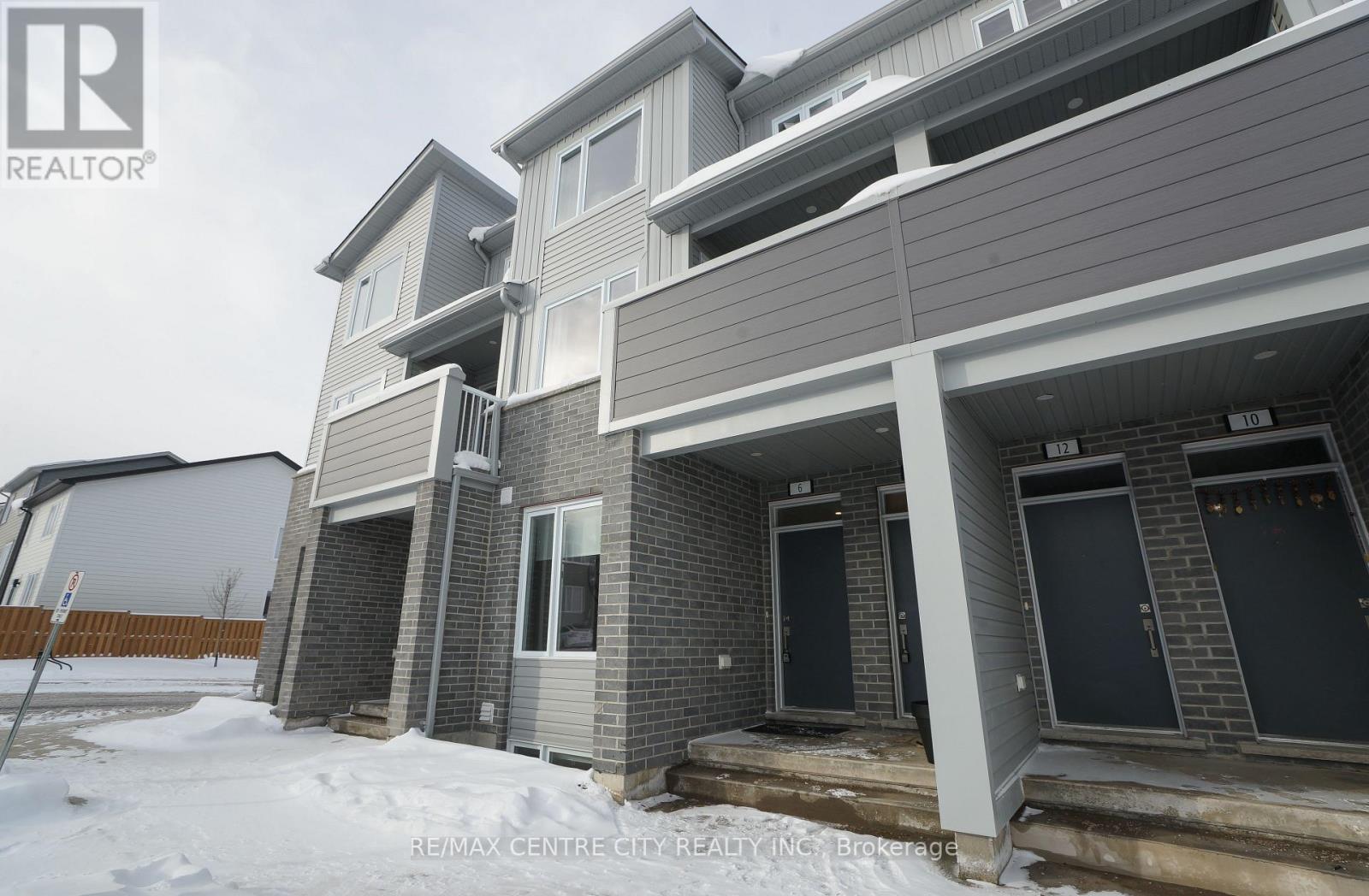 6 - 925 DEVERON CRESCENT