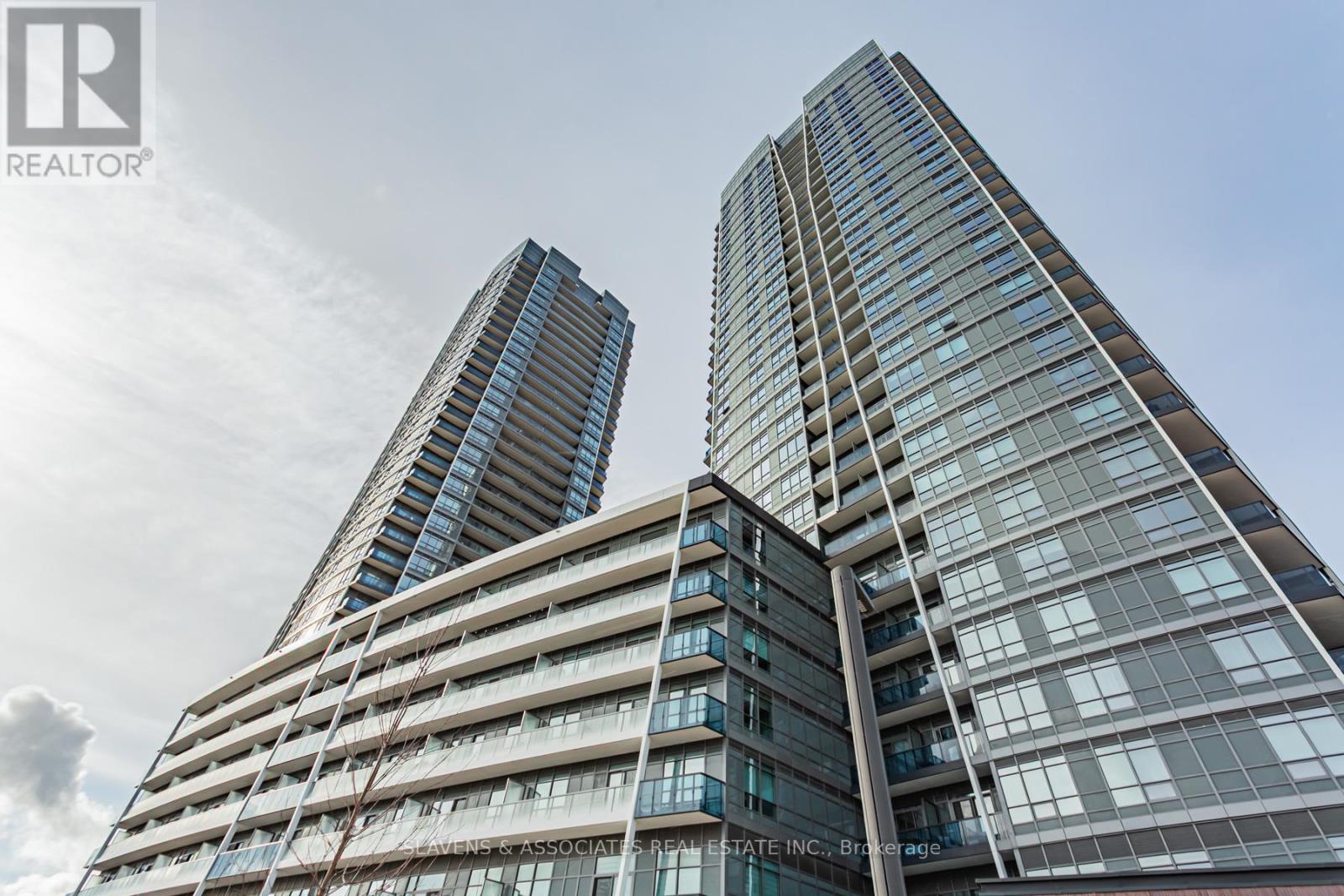 A719 - 30 UPPER MALL WAY