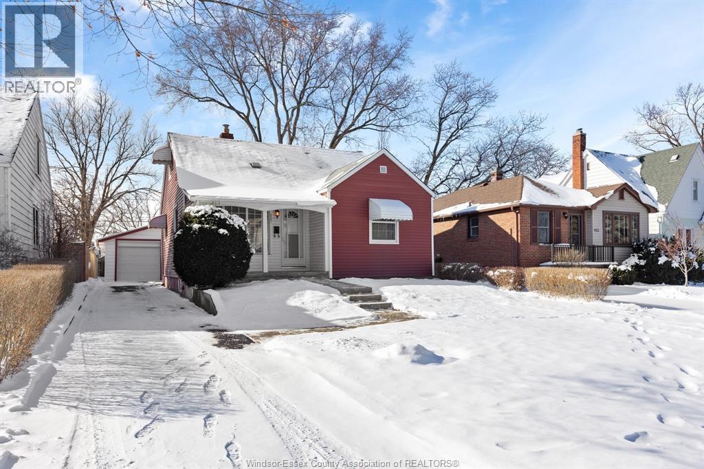 927 ST MARY'S BOULEVARD